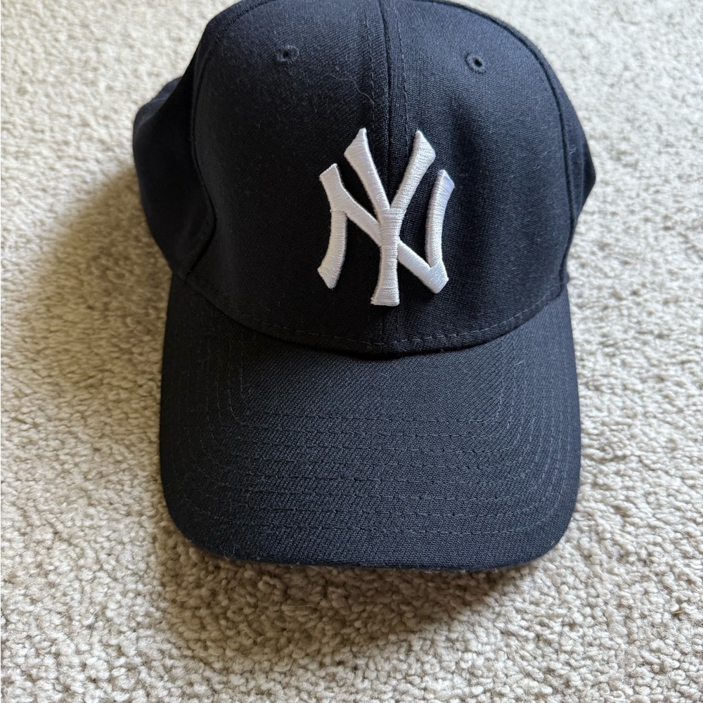 New York Yankees New Era Navy Cap with Embroidered Logo